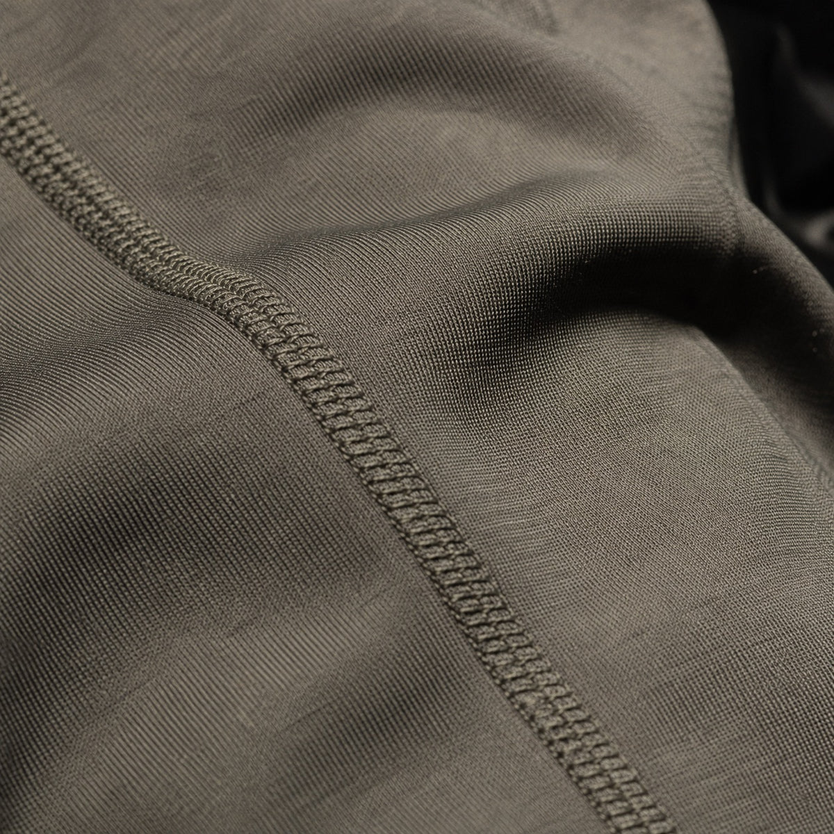 Puttenham high-waist legging, Cycle Shorts and Leggings — close-up of the cloth and stitching.