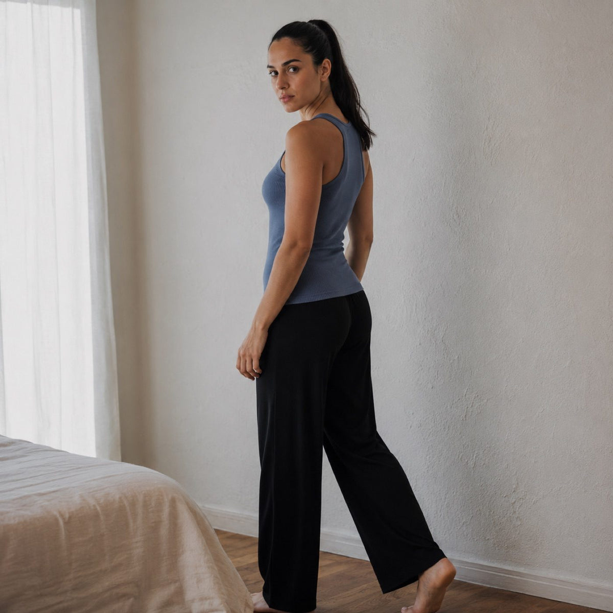 Seale ribbed body tank, Rib Body Layers — modelled, side view.