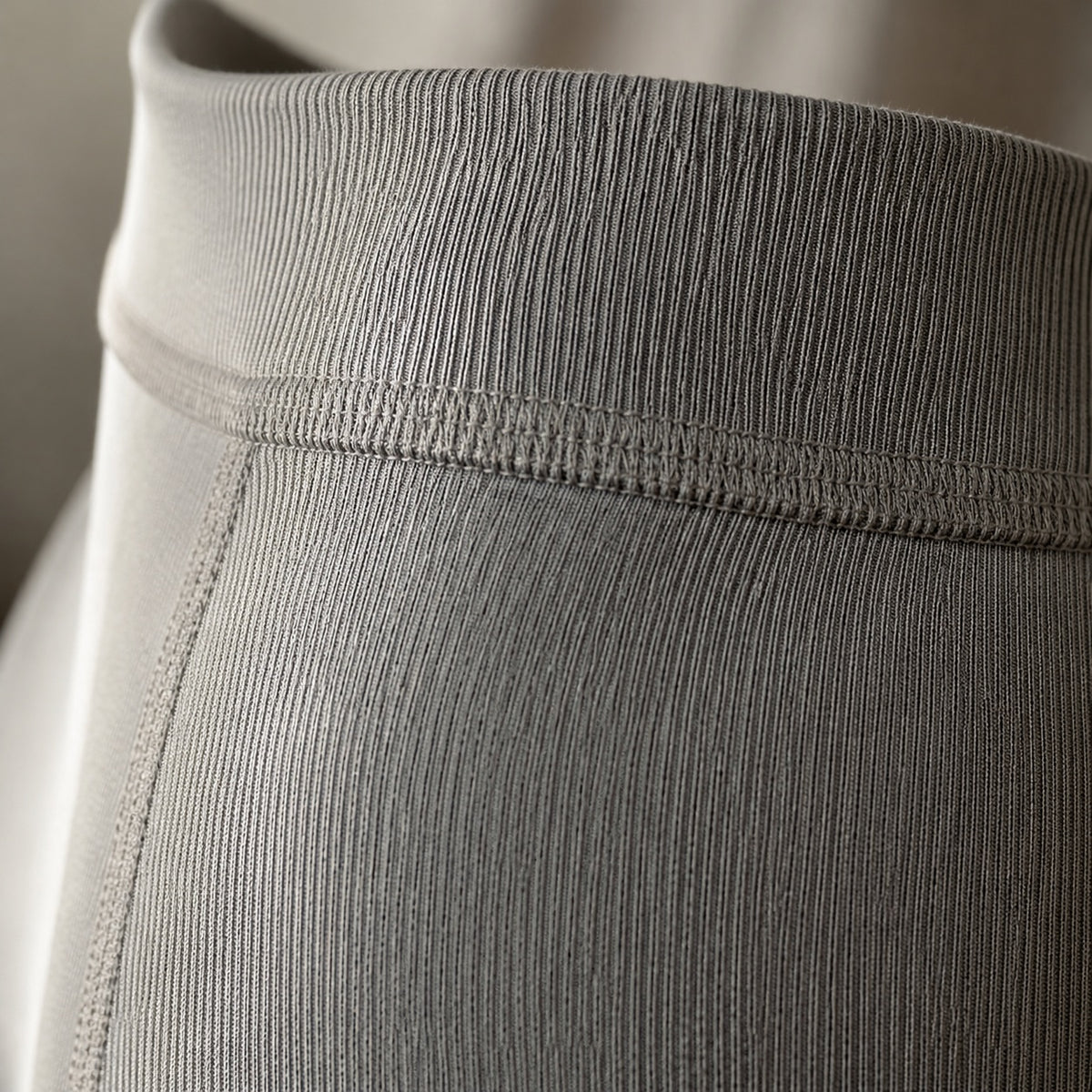 Rowledge seamless knee-length skirt, Seamless Layers — close-up of the cloth and stitching.
