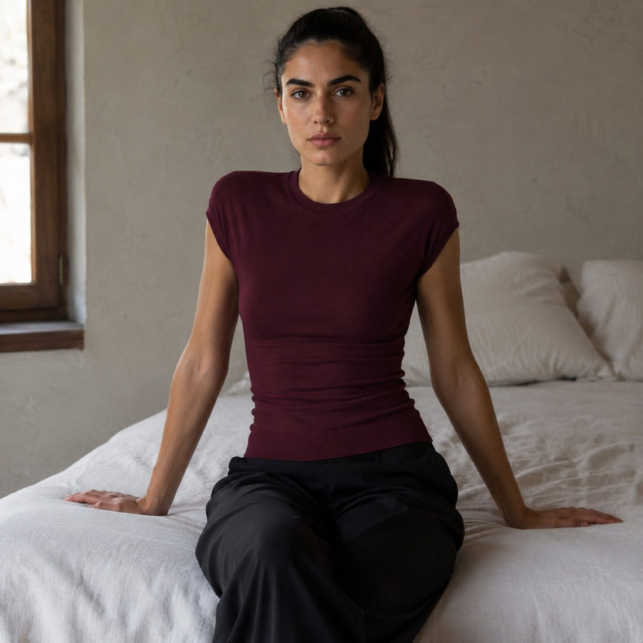 Moor Park seamless knee-length skirt, Seamless Layers — on the model.