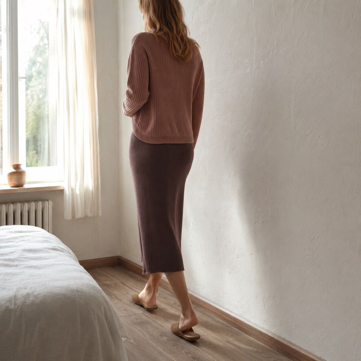 Wrecclesham seamless under-layer skirt, Seamless Layers — modelled, side view.