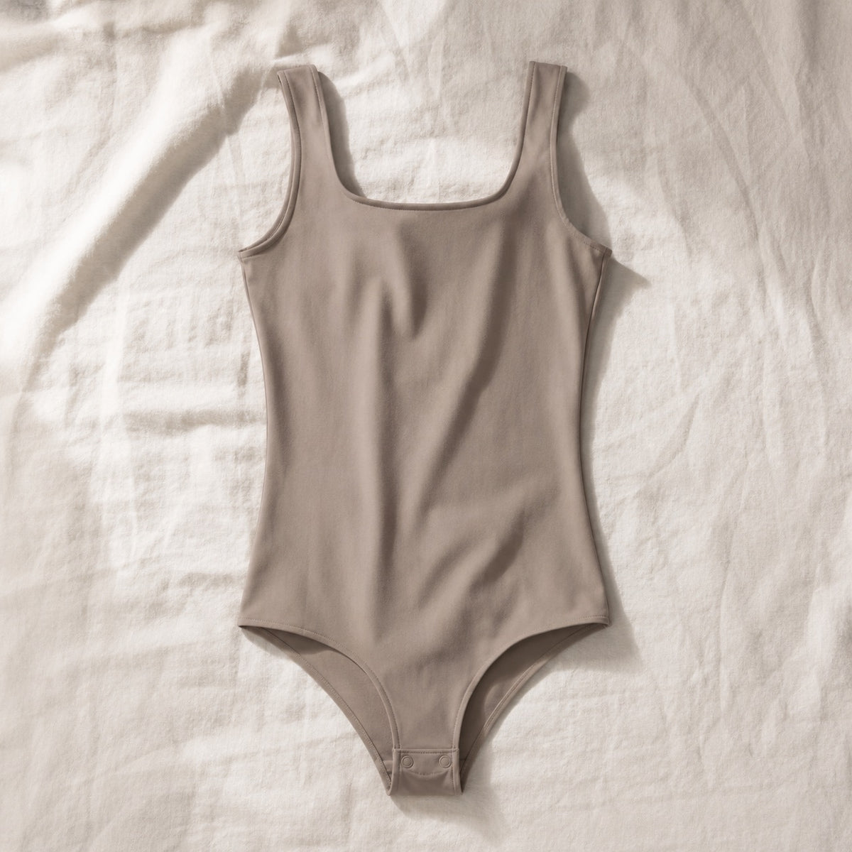 Puttenham longline sculpt tank, Sculpt Tanks — front view, photographed flat.