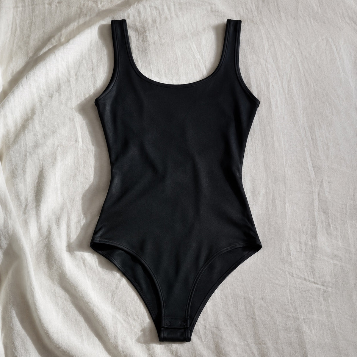 Ewshot square-neck sculpt tank, Sculpt Tanks — front view, photographed flat.